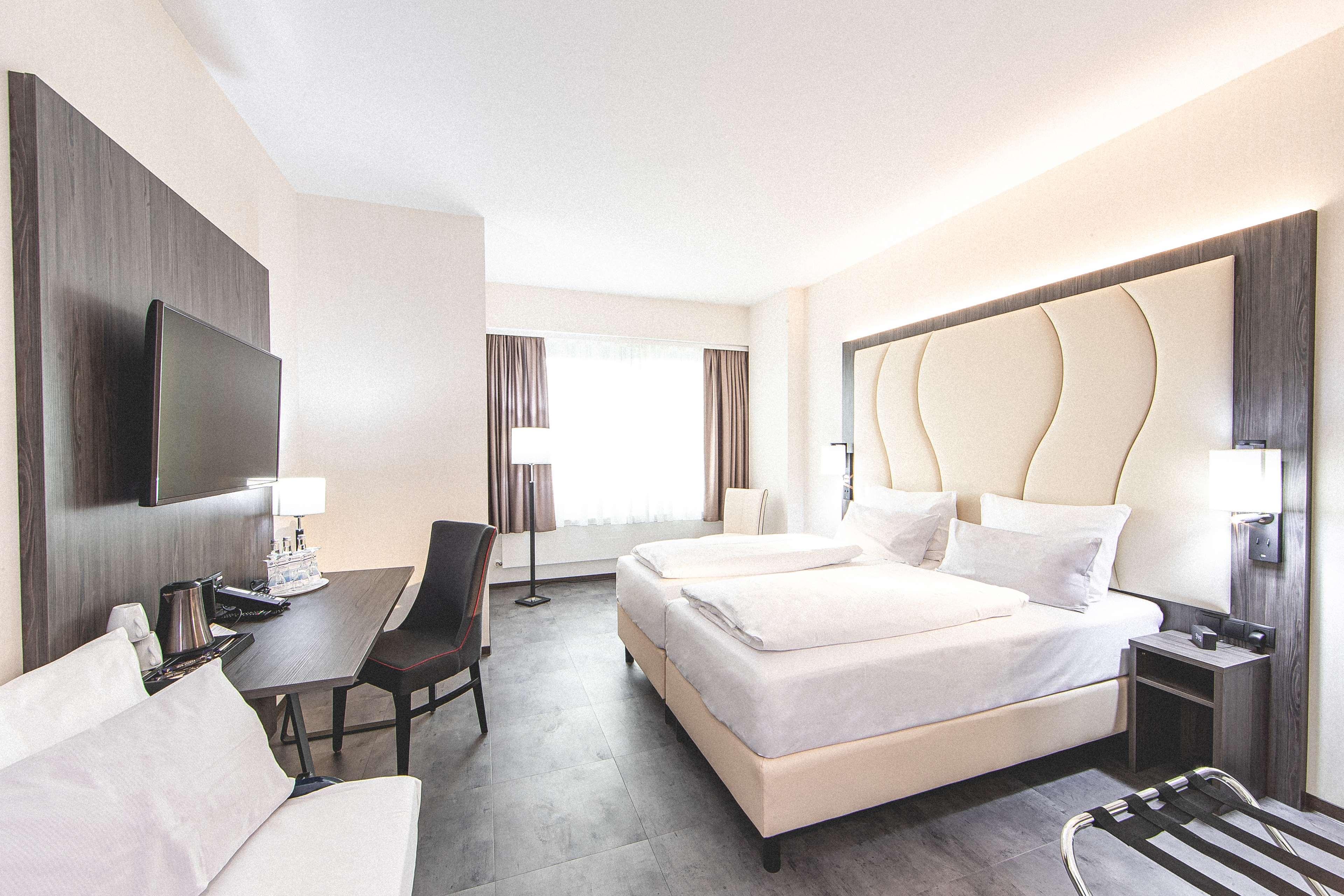 Best Western Plaza Hotel MHG Esterno foto