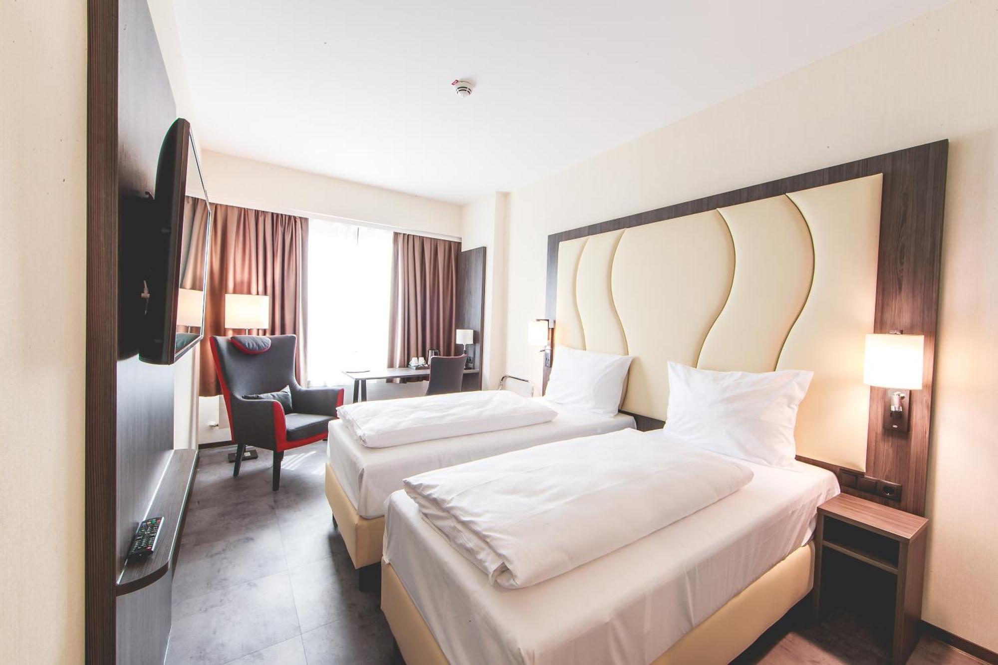 Best Western Plaza Hotel MHG Esterno foto