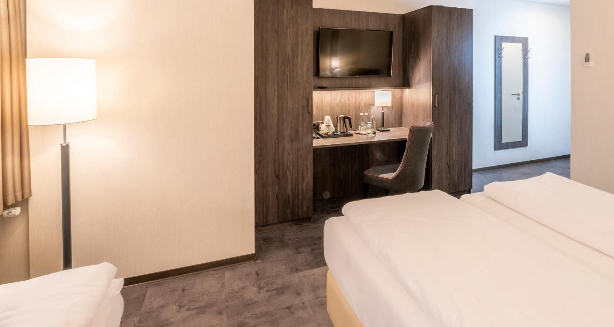 Best Western Plaza Hotel MHG Esterno foto