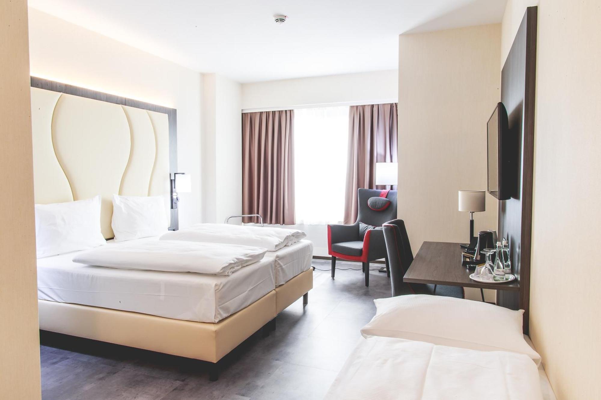 Best Western Plaza Hotel MHG Esterno foto