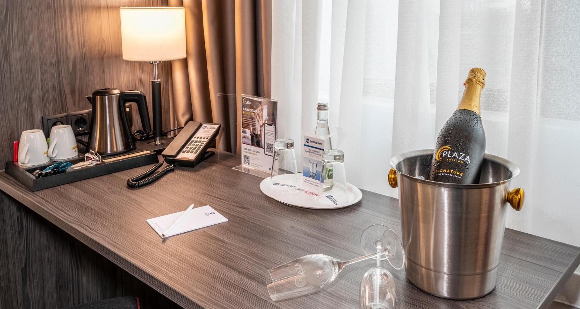 Best Western Plaza Hotel MHG Esterno foto