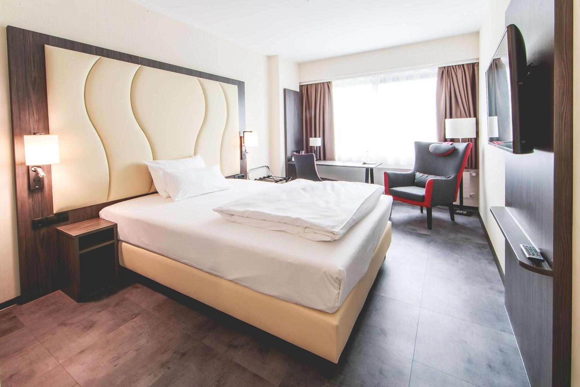 Best Western Plaza Hotel MHG Esterno foto
